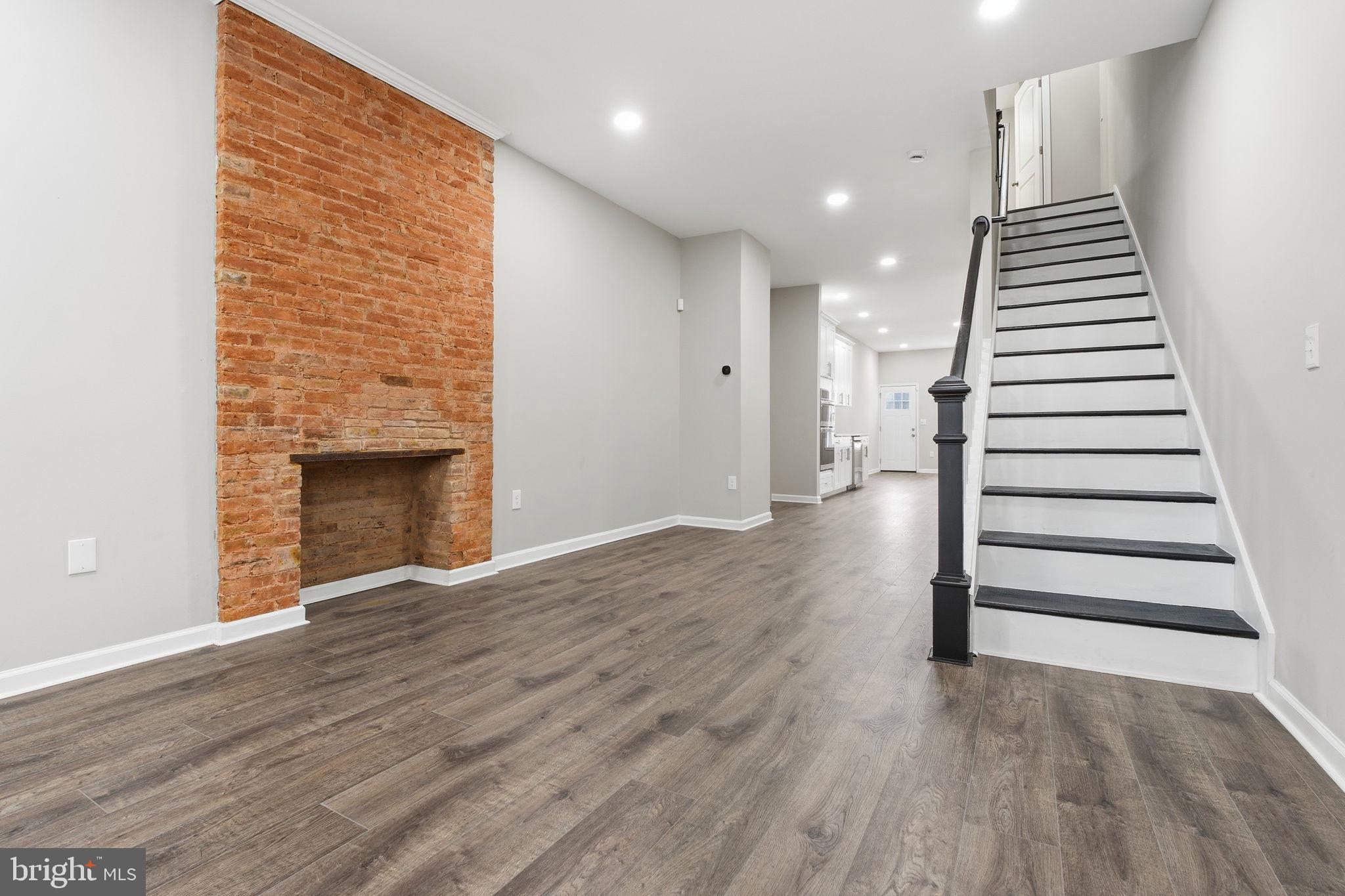SANDTOWN-WINCHESTER - Residential