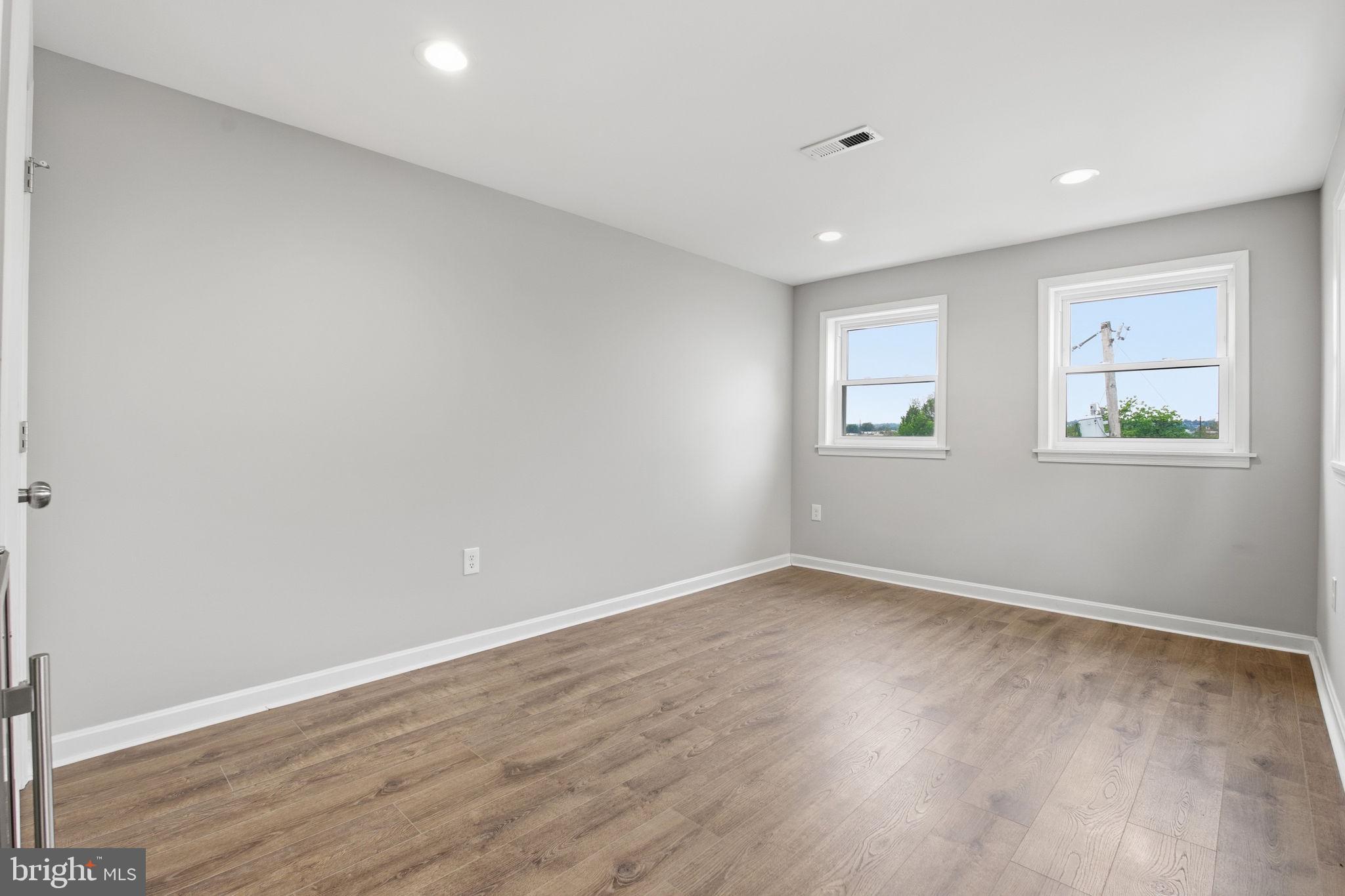 SANDTOWN-WINCHESTER - Residential