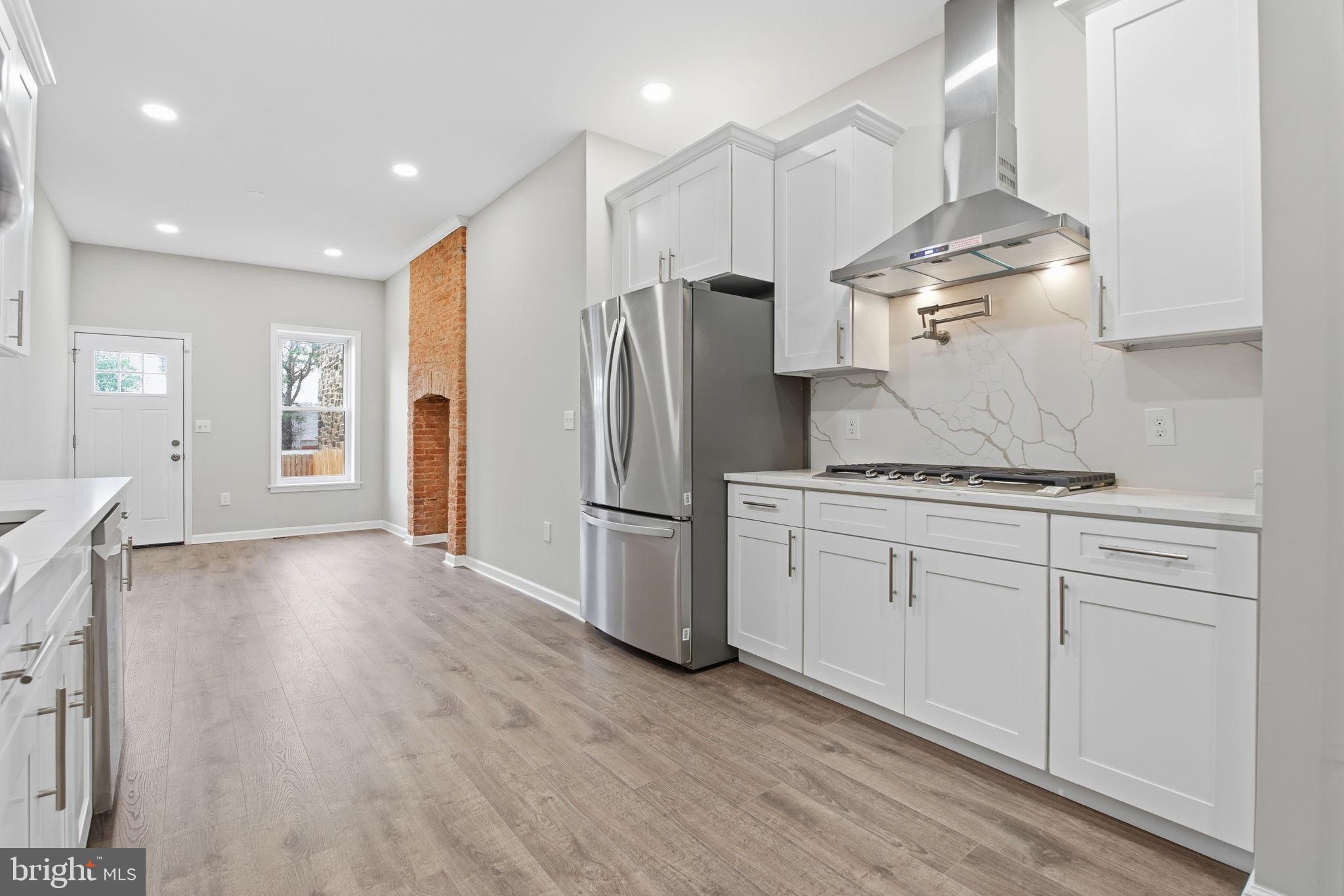 SANDTOWN-WINCHESTER - Residential