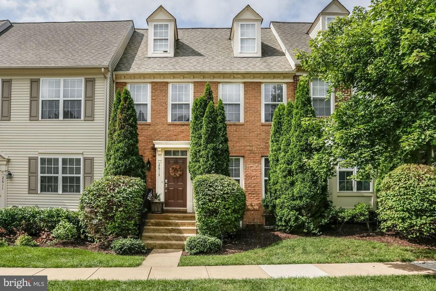 JUST REDUCED! Must See! Priced to sell! Open floor plan; upgraded kitchen w/granite counters, ss-appls, sep. breakfast/sun rm. Paver patio. Master Suite w/vaulted ceilings, lg private loft, custom walk-in closet, enlarged MBA w/rain shwr, heated flrs, added built-in cabinetry. Spacious bsmt: Rec rm, office nook, bonus room/den, storage. Shops/food/trails/parks. Offering 1-Yr Buyer Home Warranty!