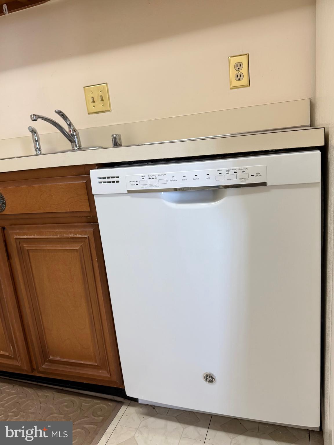 TOWERS IN WESTCHESTER PARK - Residential