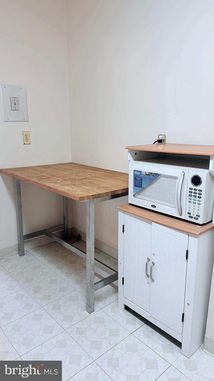 TOWERS IN WESTCHESTER PARK - Residential