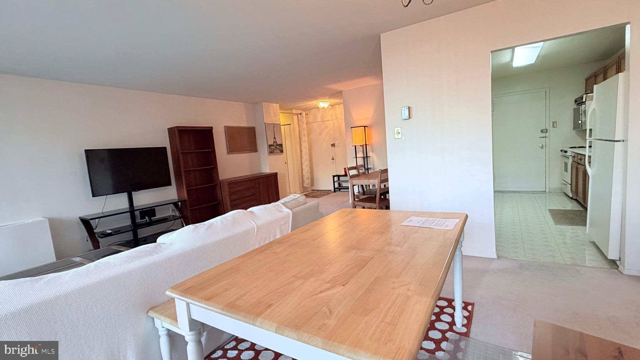 TOWERS IN WESTCHESTER PARK - Residential