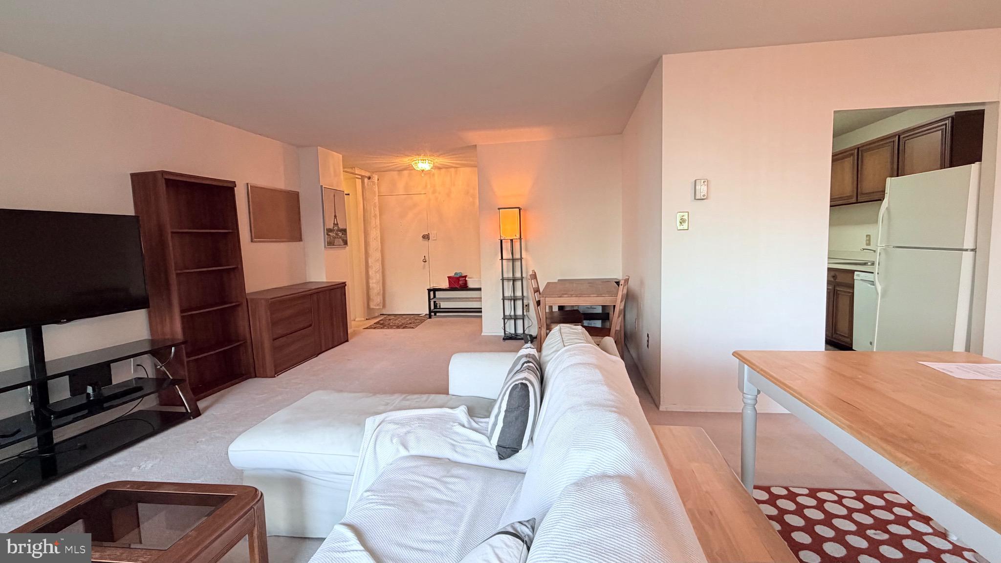 TOWERS IN WESTCHESTER PARK - Residential