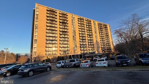 Photo of 6100 Westchester Park Drive #609, COLLEGE PARK, MD 20740 (MLS # MDPG2186244)