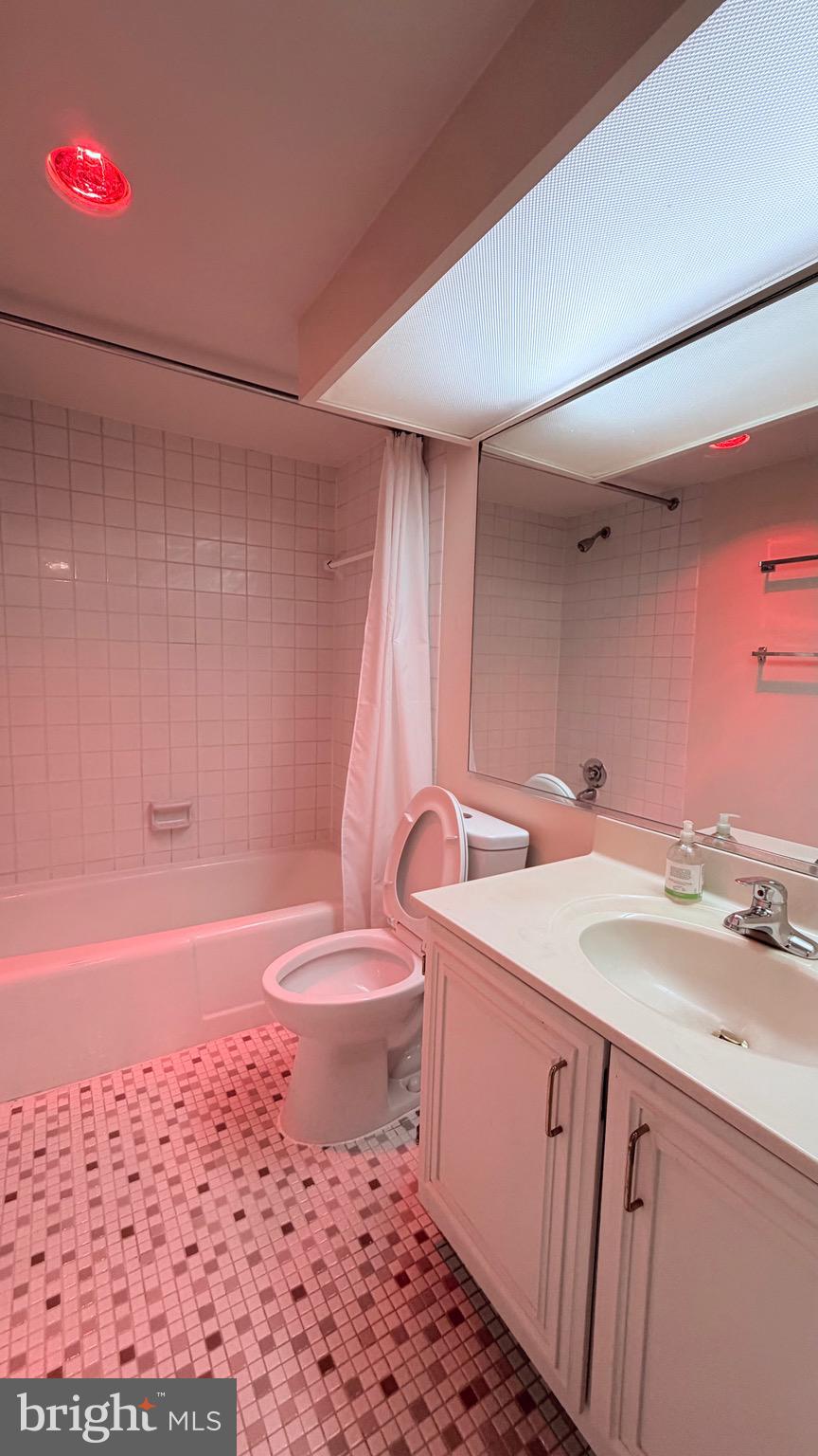 TOWERS IN WESTCHESTER PARK - Residential