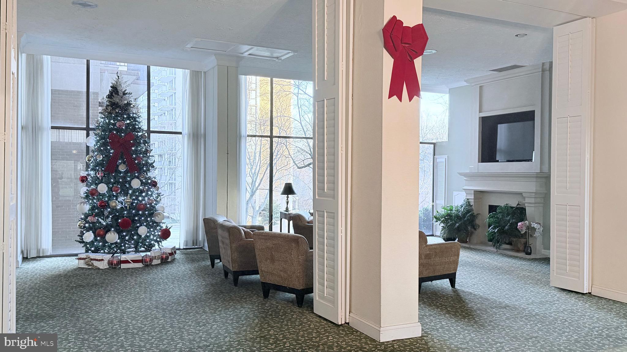 TOWERS IN WESTCHESTER PARK - Residential