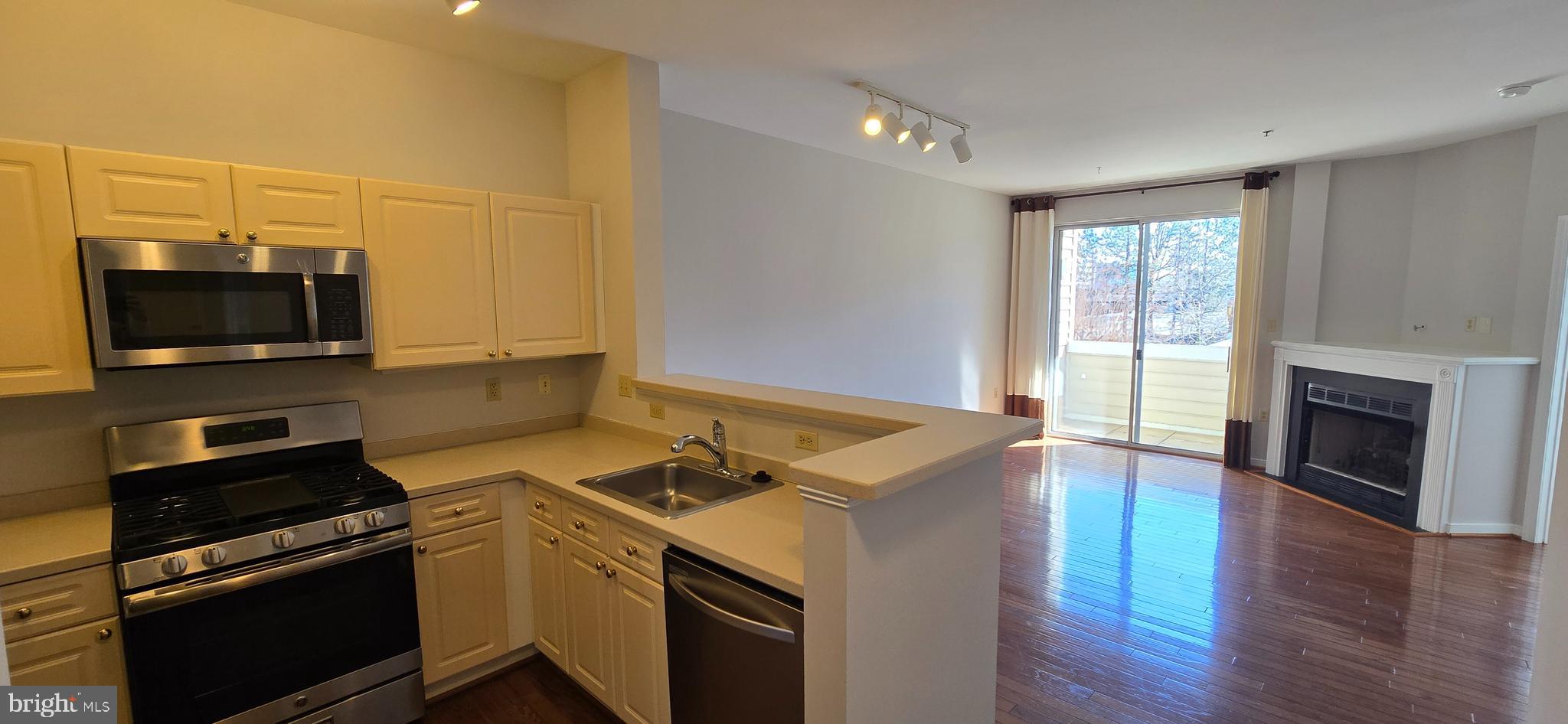 1641 INTERNATIONAL DRIVE 102