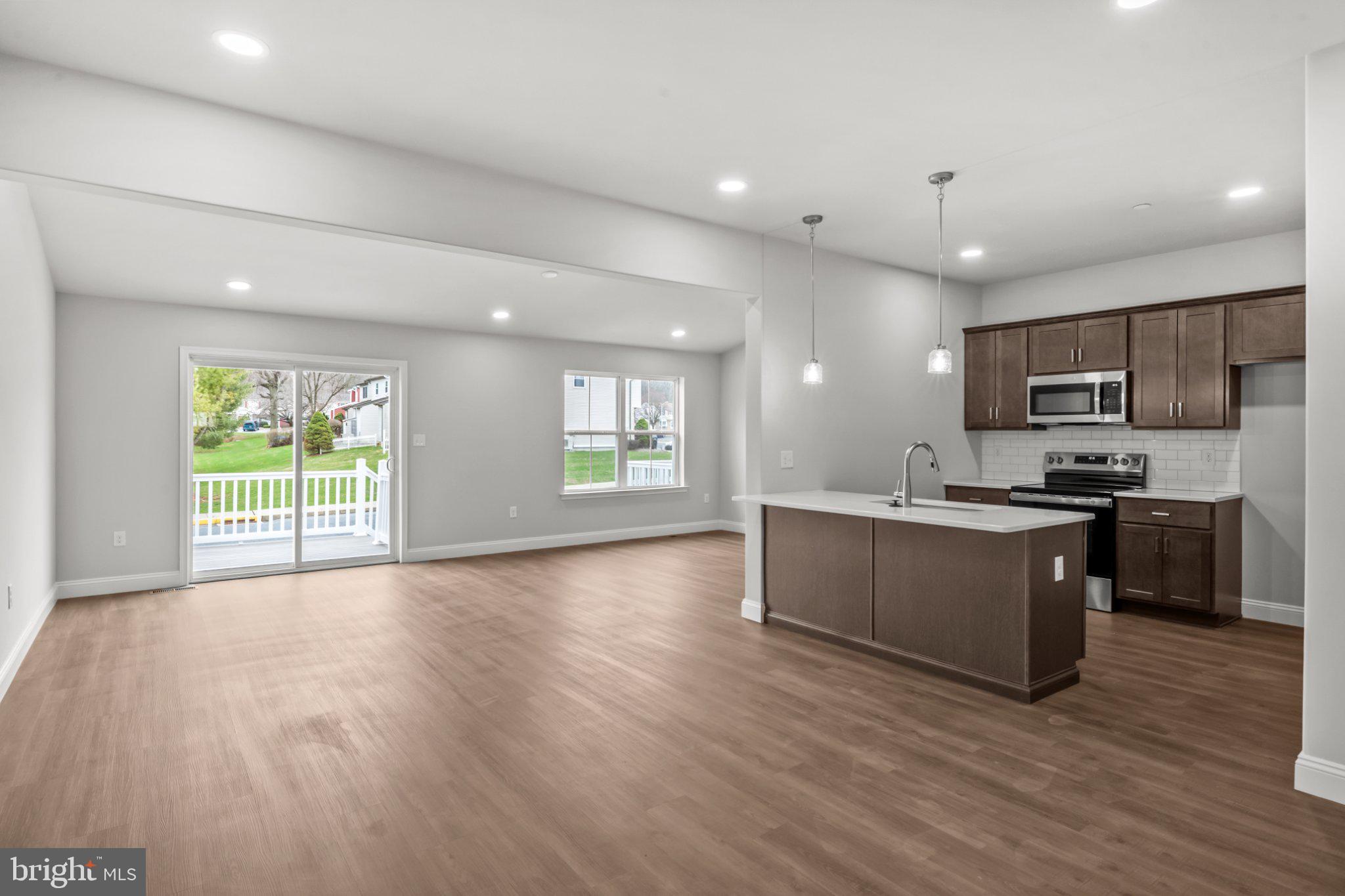 HAWKSTONE VILLAGE - Residential