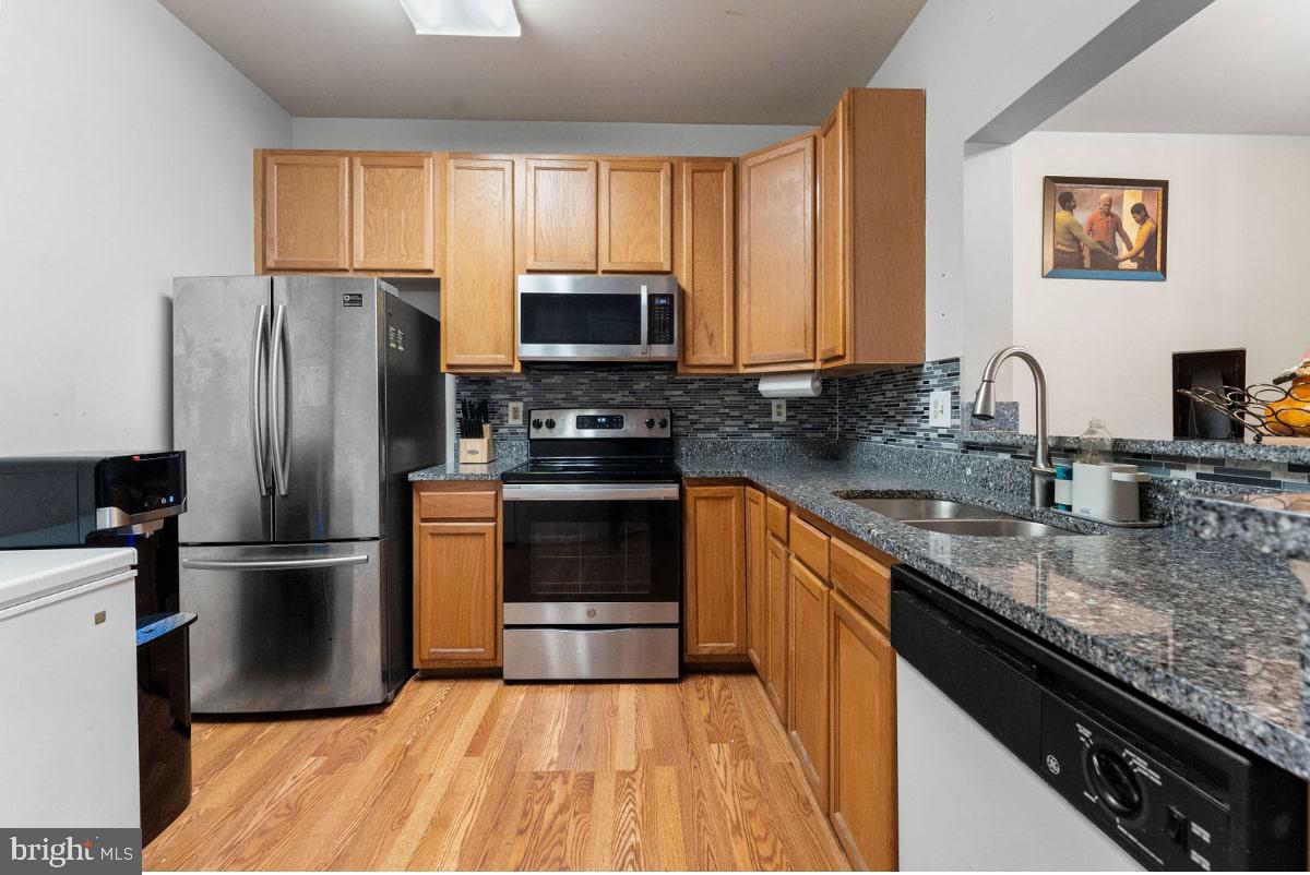 SEVEN OAKS - Residential