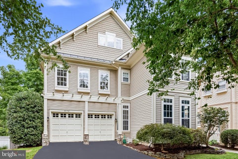 Homes For Sale - 22782 Courtland Park Drive<br/> BRAMBLETON, VA 20148