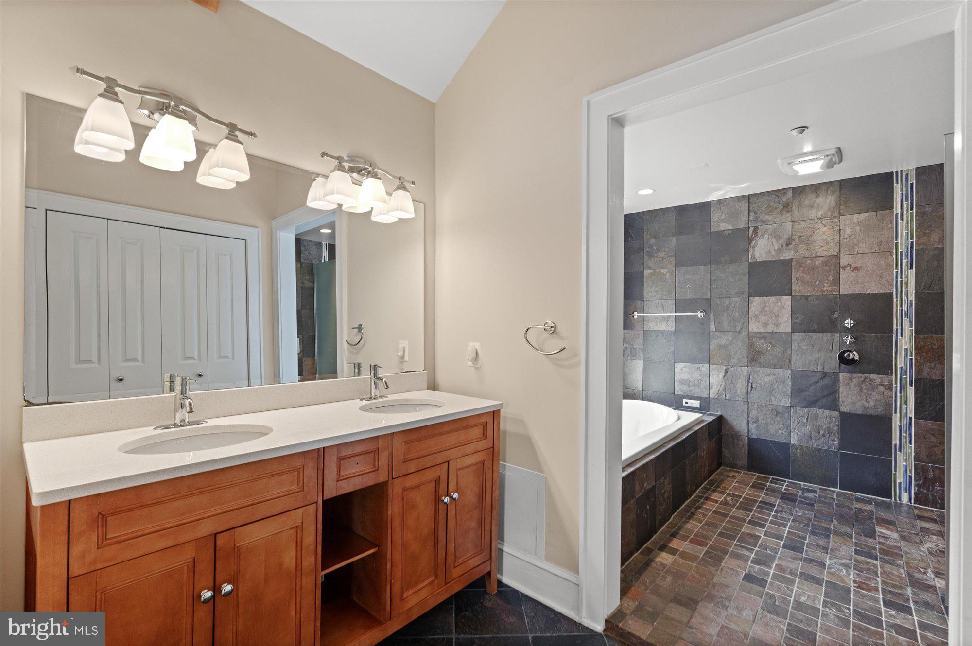 ROSEMONT - Residential