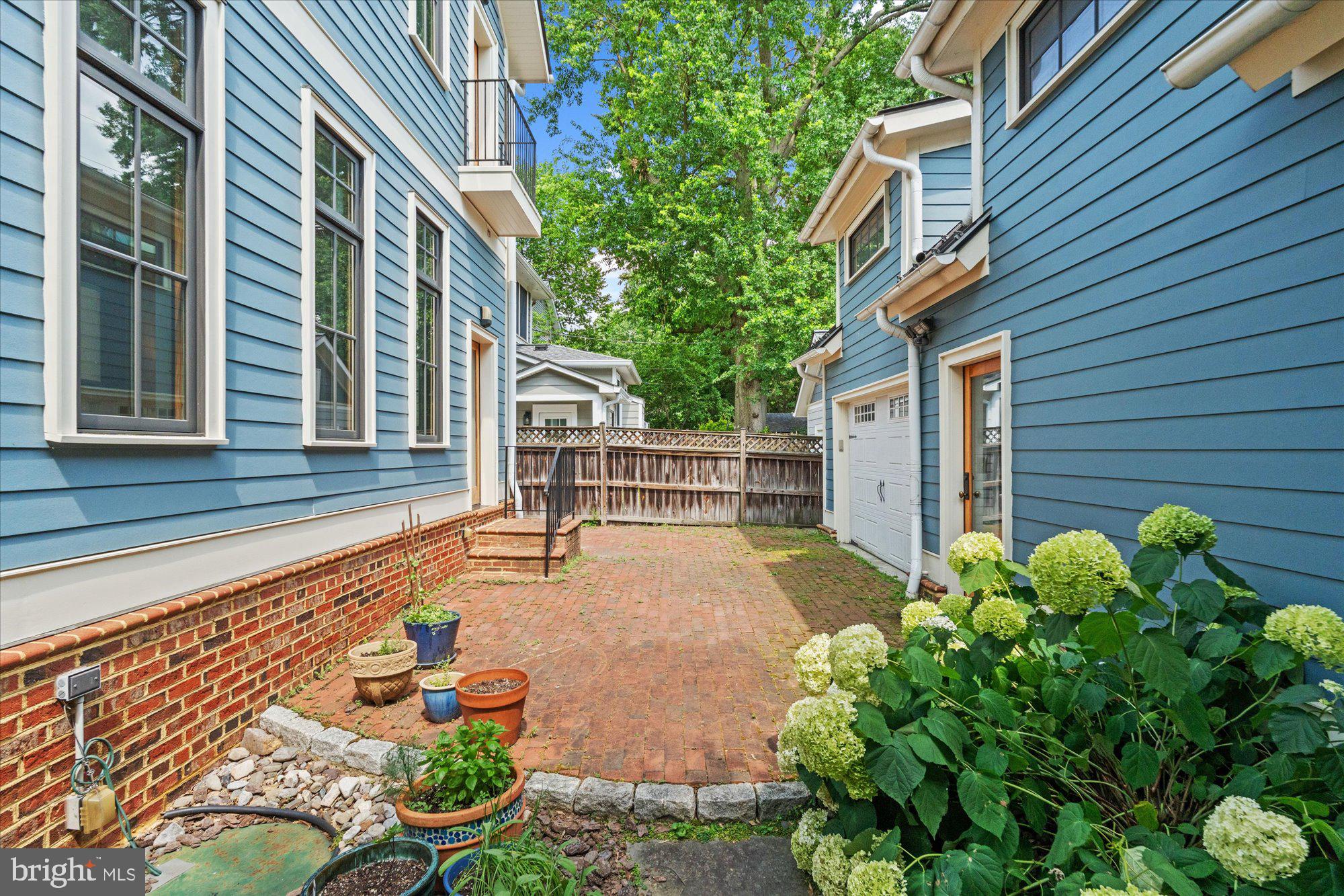 ROSEMONT - Residential