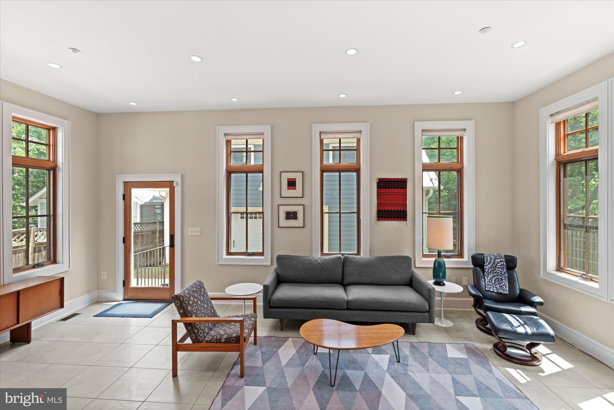 9 E WALNUT STREET
