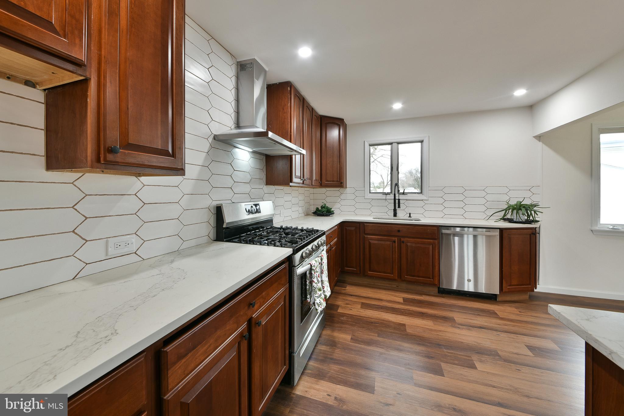 EDGEWATER ESTATES - Residential