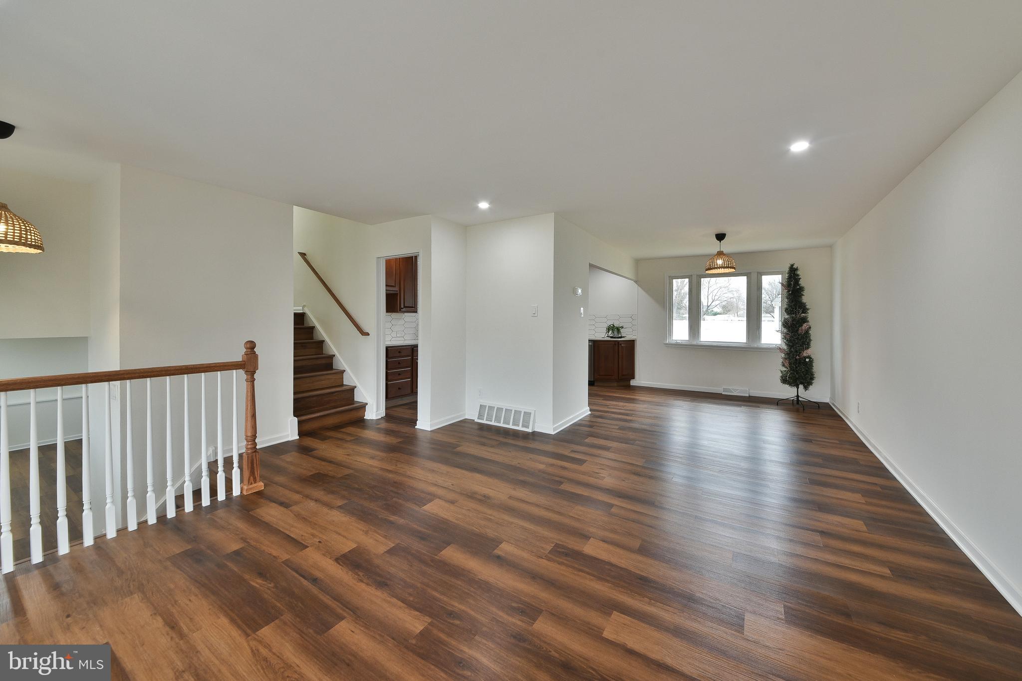 212 E FRANKLIN AVENUE