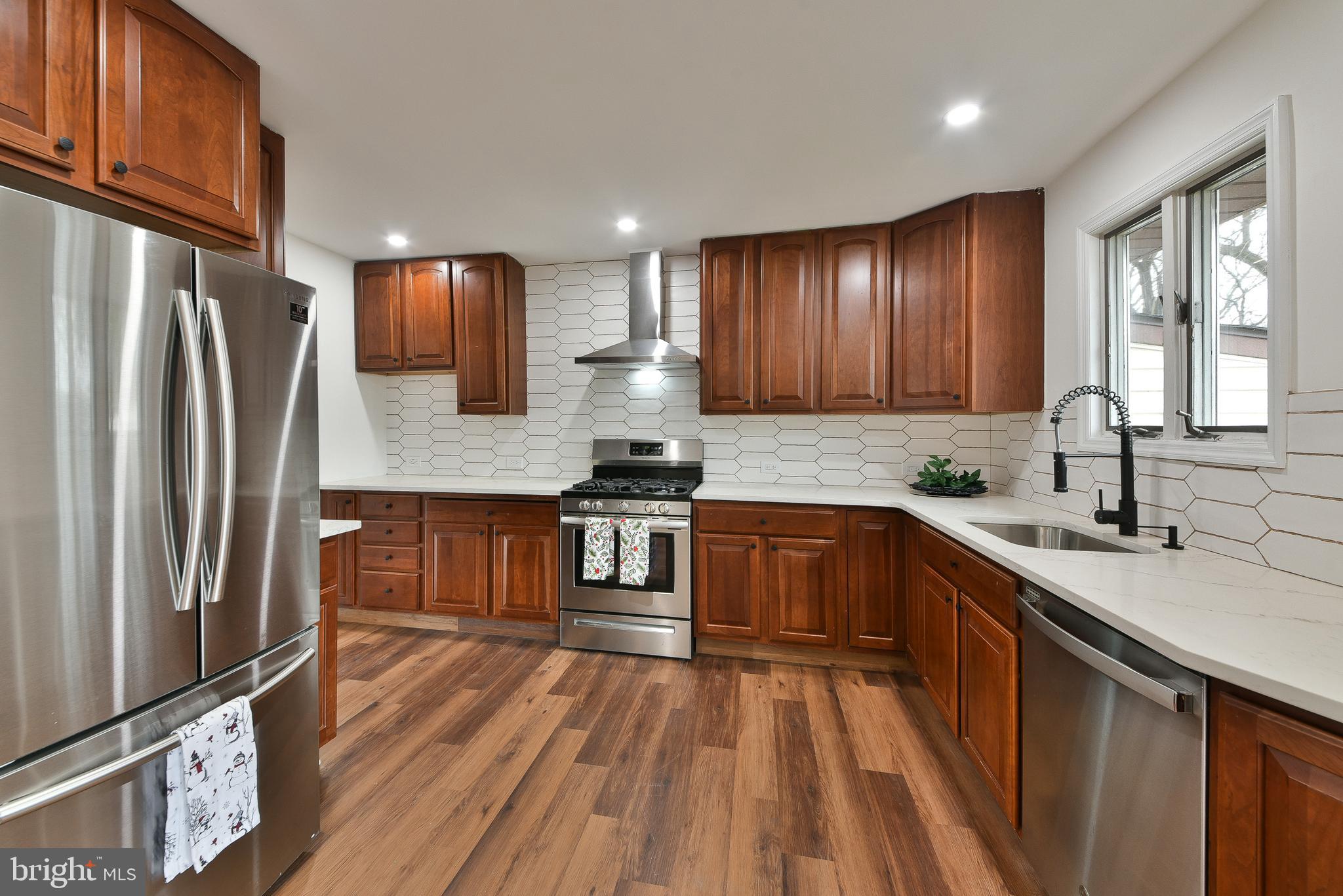 EDGEWATER ESTATES - Residential