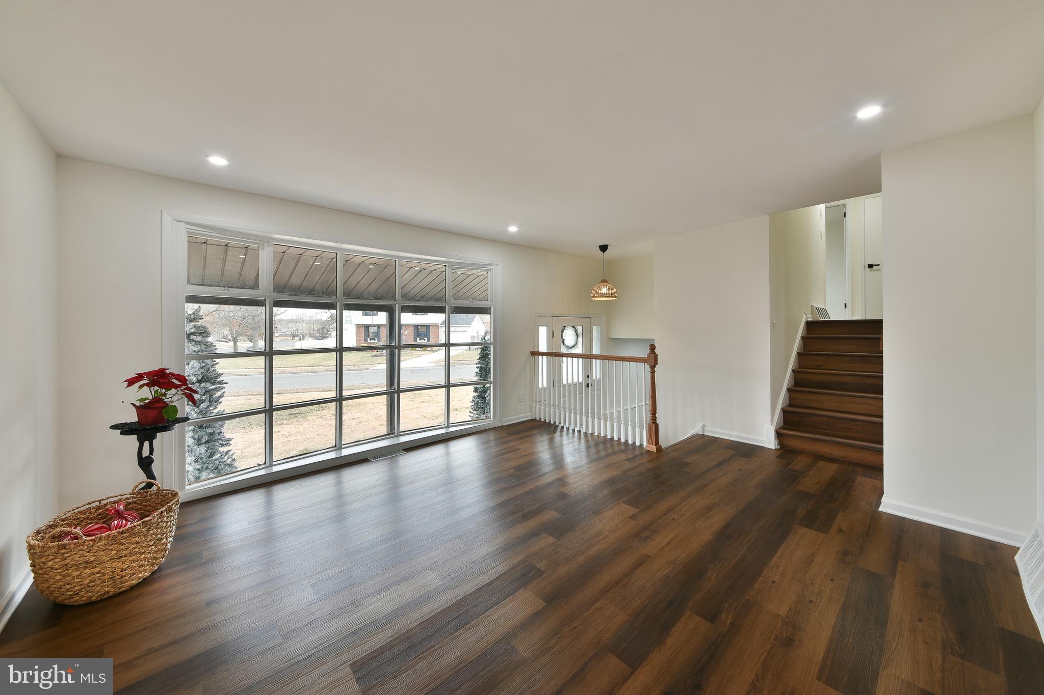 212 E FRANKLIN AVENUE