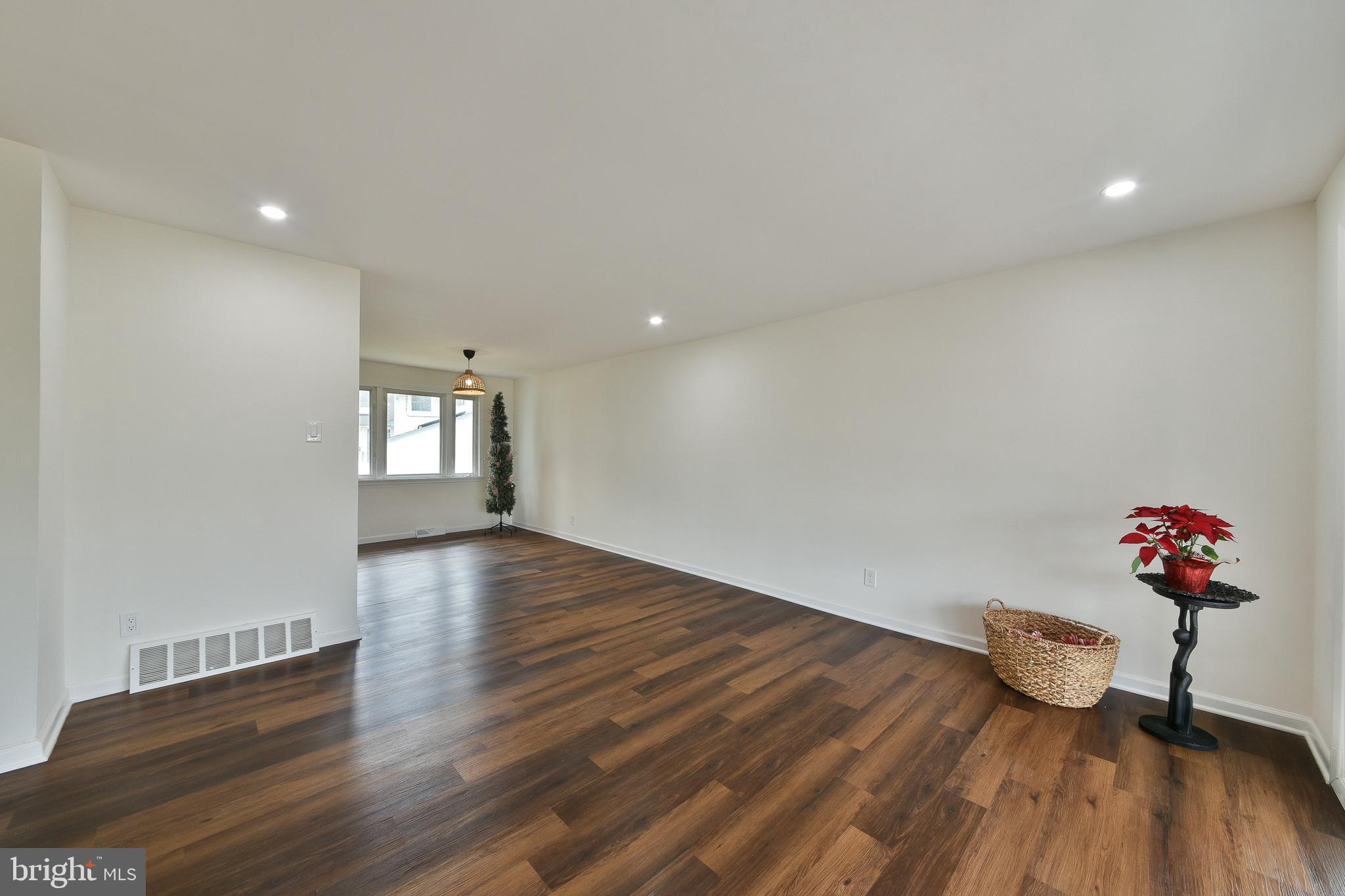 212 E FRANKLIN AVENUE