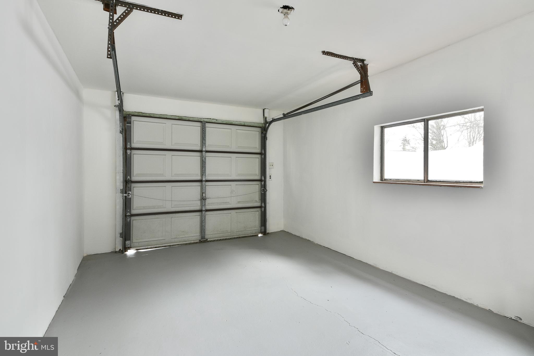 EDGEWATER ESTATES - Residential