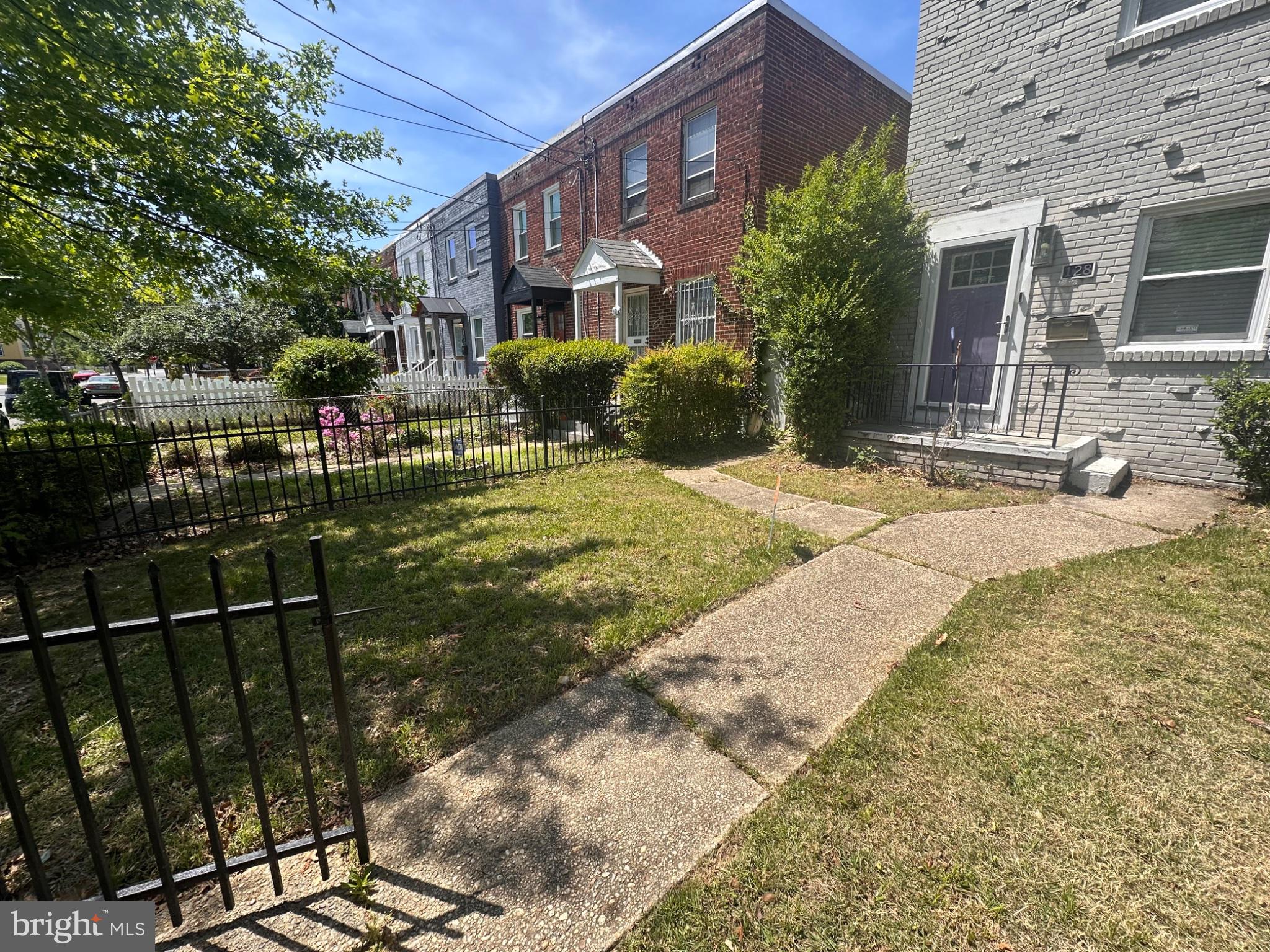 128 35TH STREET NE