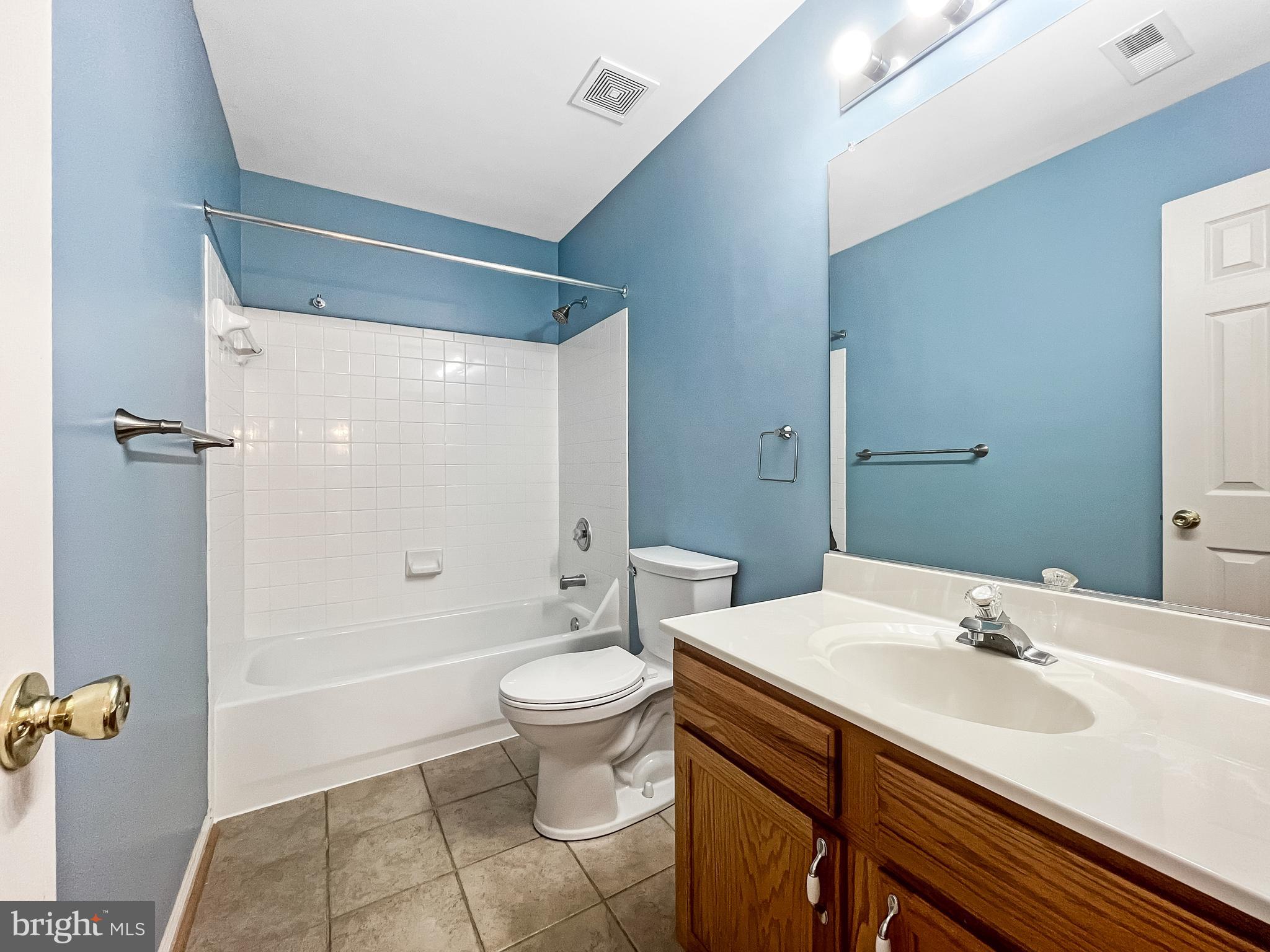 LAKE RIDGE CROSSING - Residential Lease