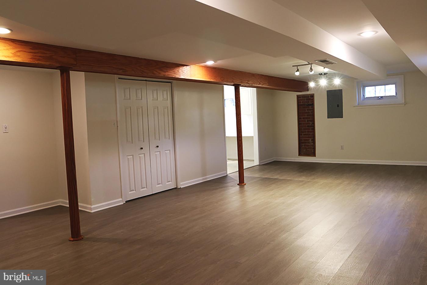 BROYHILL HEIGHTS - Residential Lease