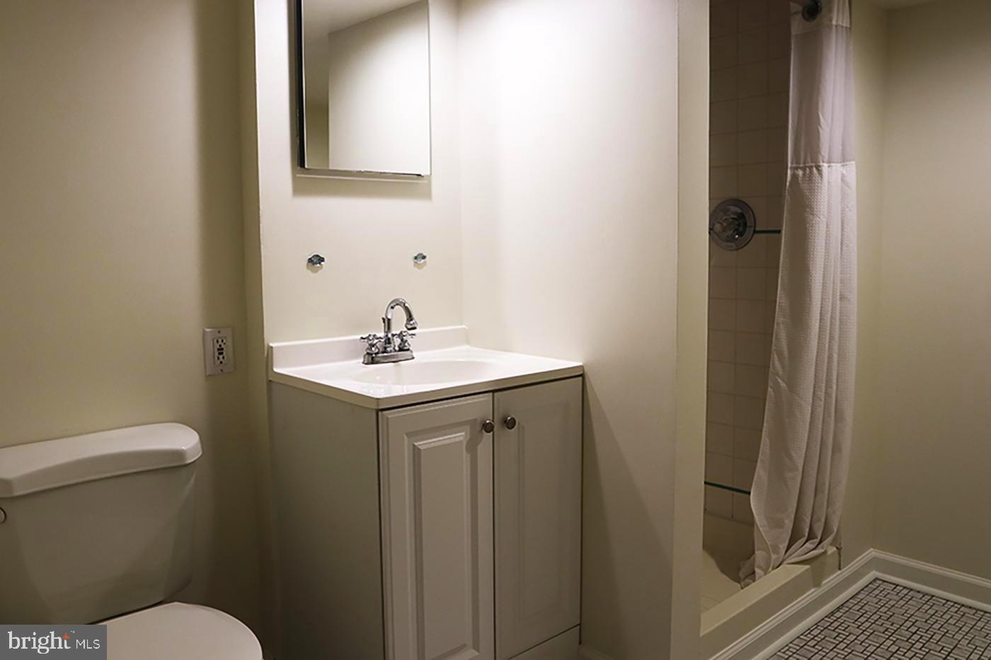 BROYHILL HEIGHTS - Residential Lease