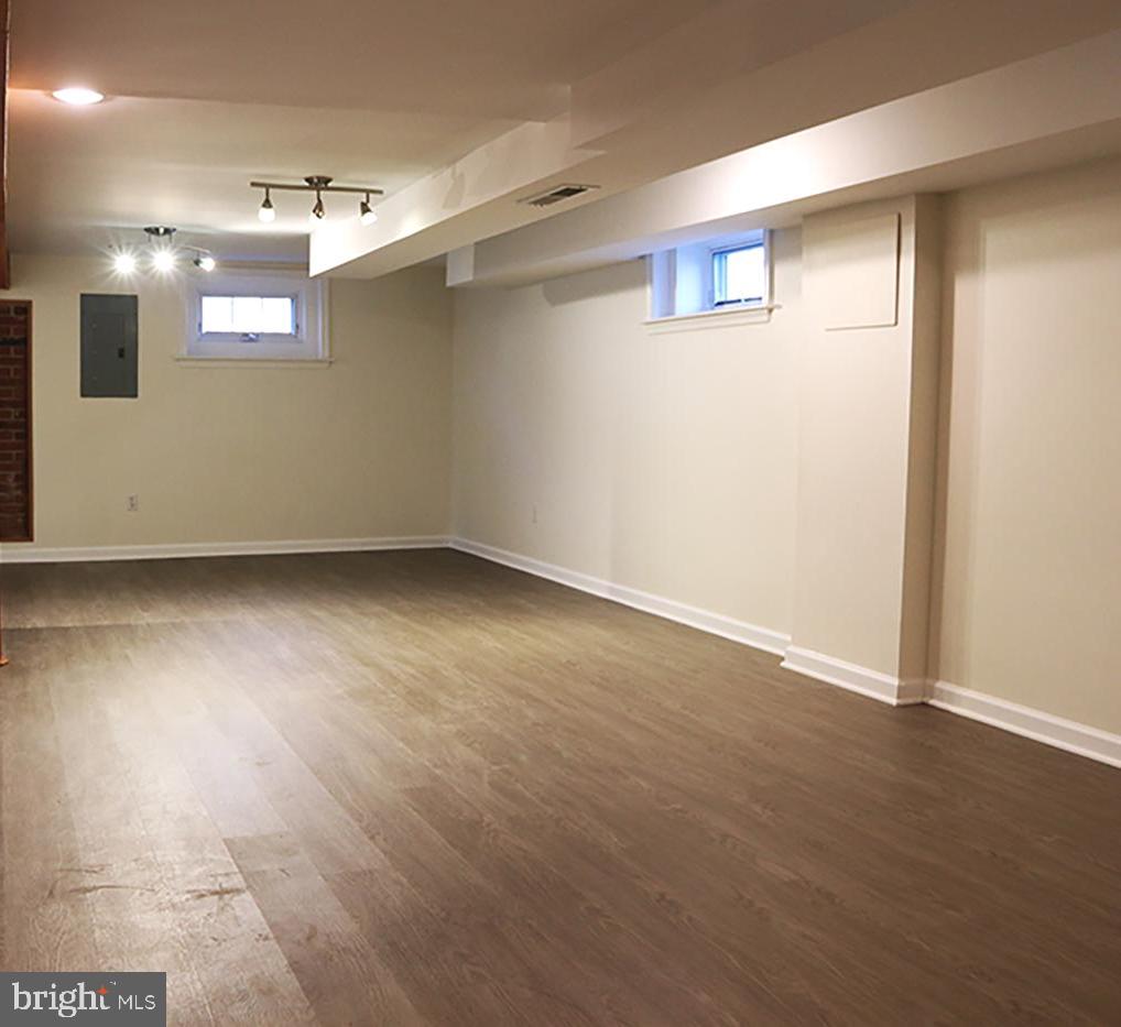 BROYHILL HEIGHTS - Residential Lease