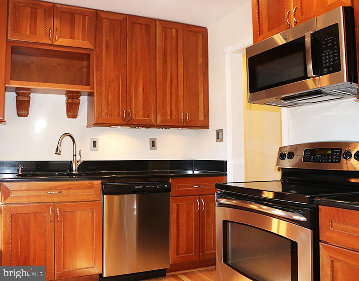 BROYHILL HEIGHTS - Residential Lease