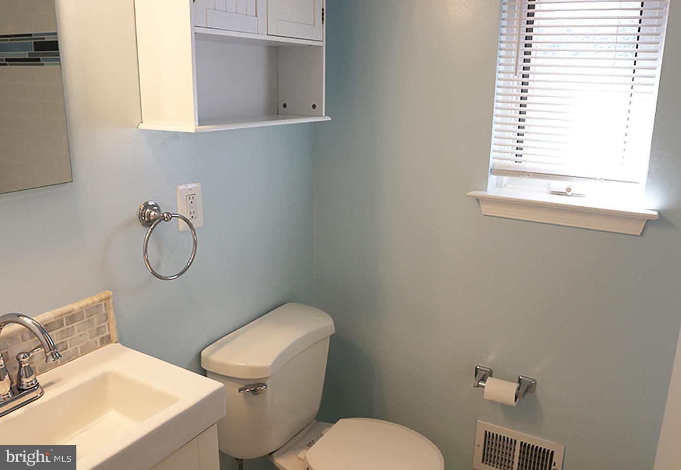 BROYHILL HEIGHTS - Residential Lease