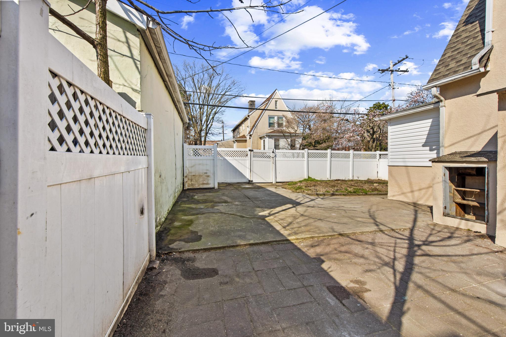 OLD DUNDALK - Residential