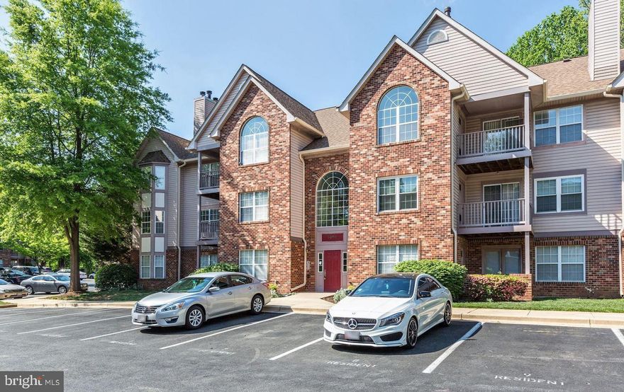 Condo mins away from everything. 2 bed 2 baths within walking distance to Largo Town Center Metro and Shopping center. It doesn't get any better than this. With neutral paint, a cozy wood-burning fireplace, foyer/kitchen, a separate dining room/den/office. Master Bedroom has a Walk-in Closet. The building has secured access and comes with 1 assigned parking space and 1 additional permit pass