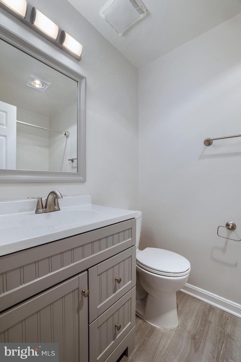 LAKE POINTE CONDOMINIUMS - Residential Lease