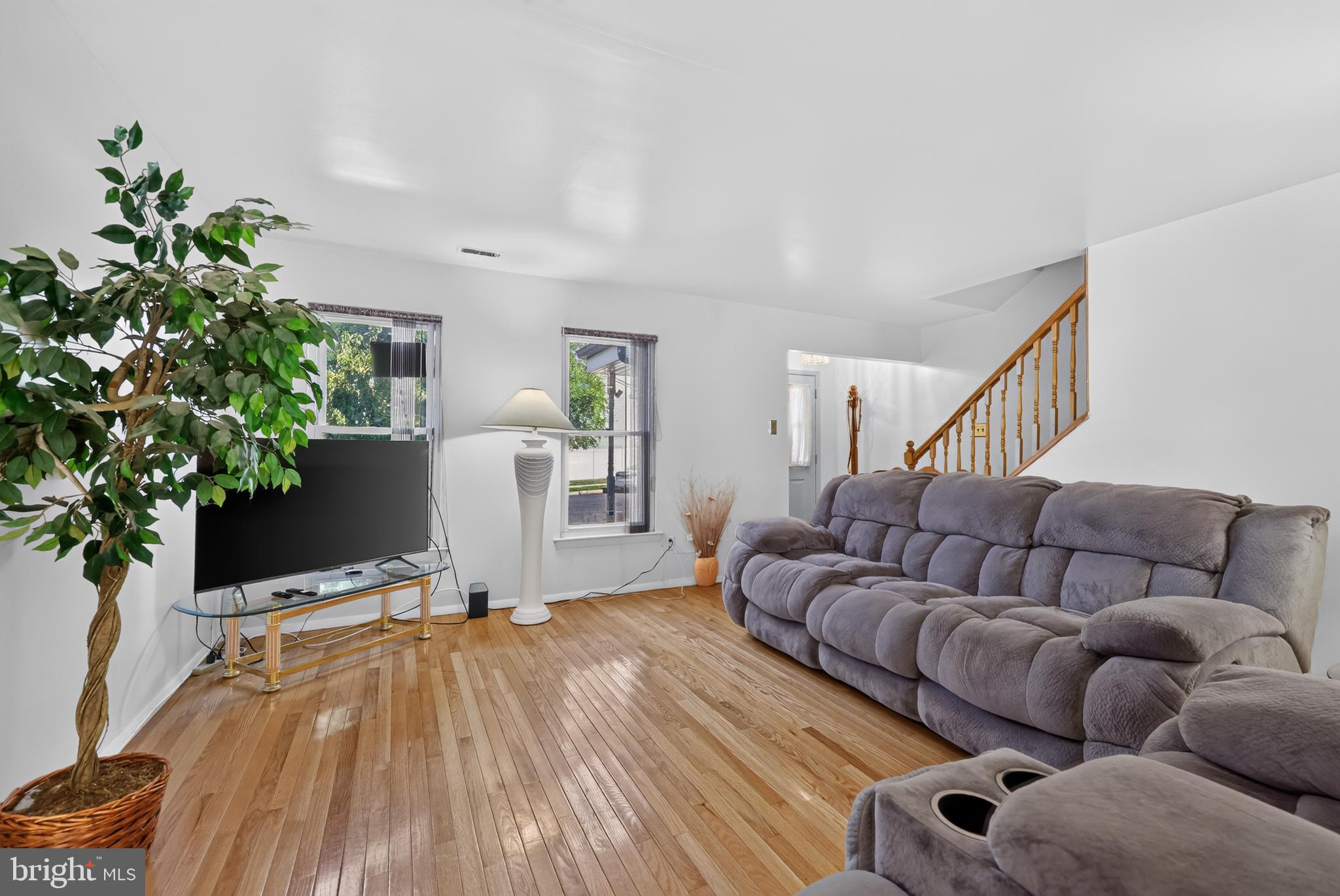 325 CARLETON LANE