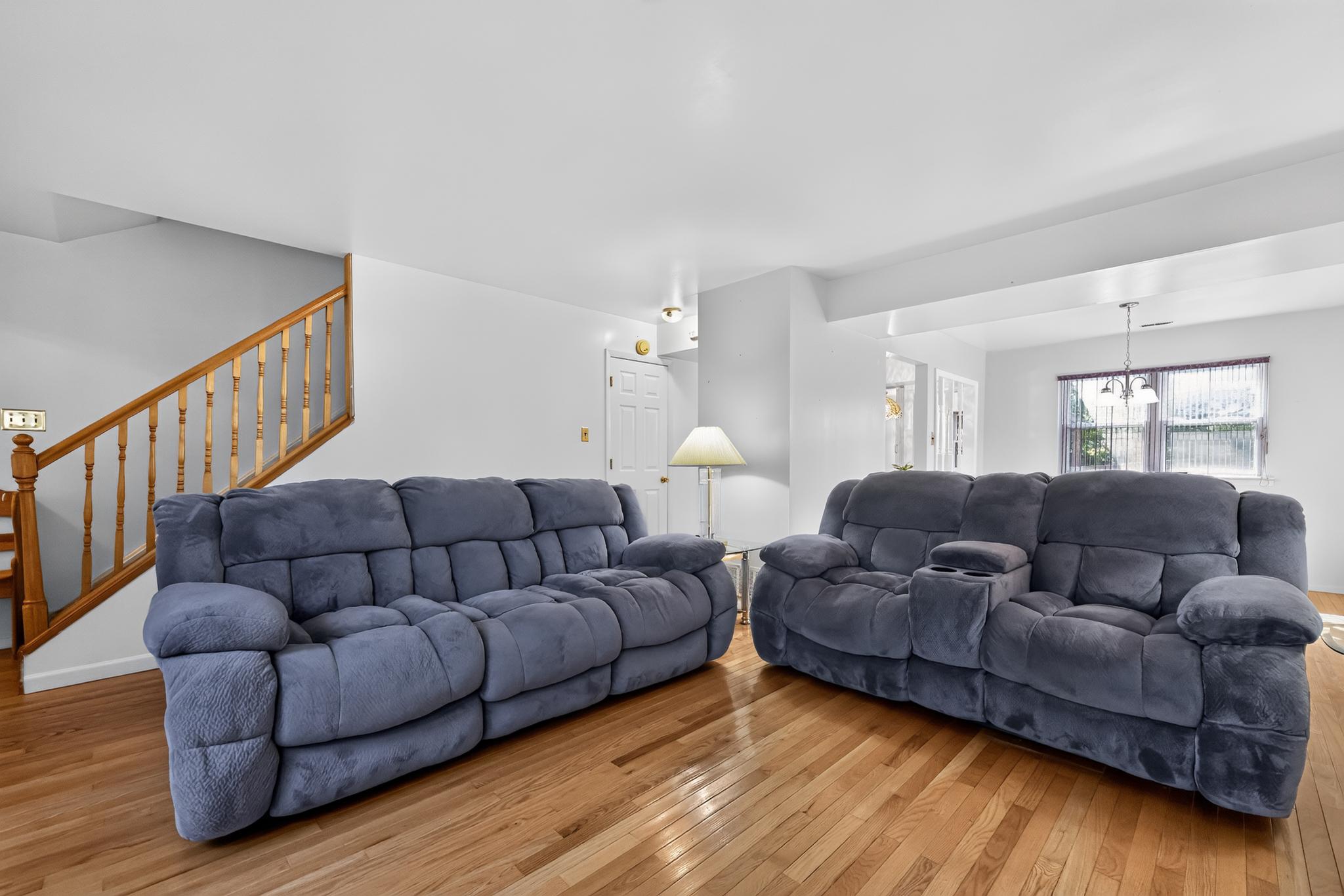 325 CARLETON LANE