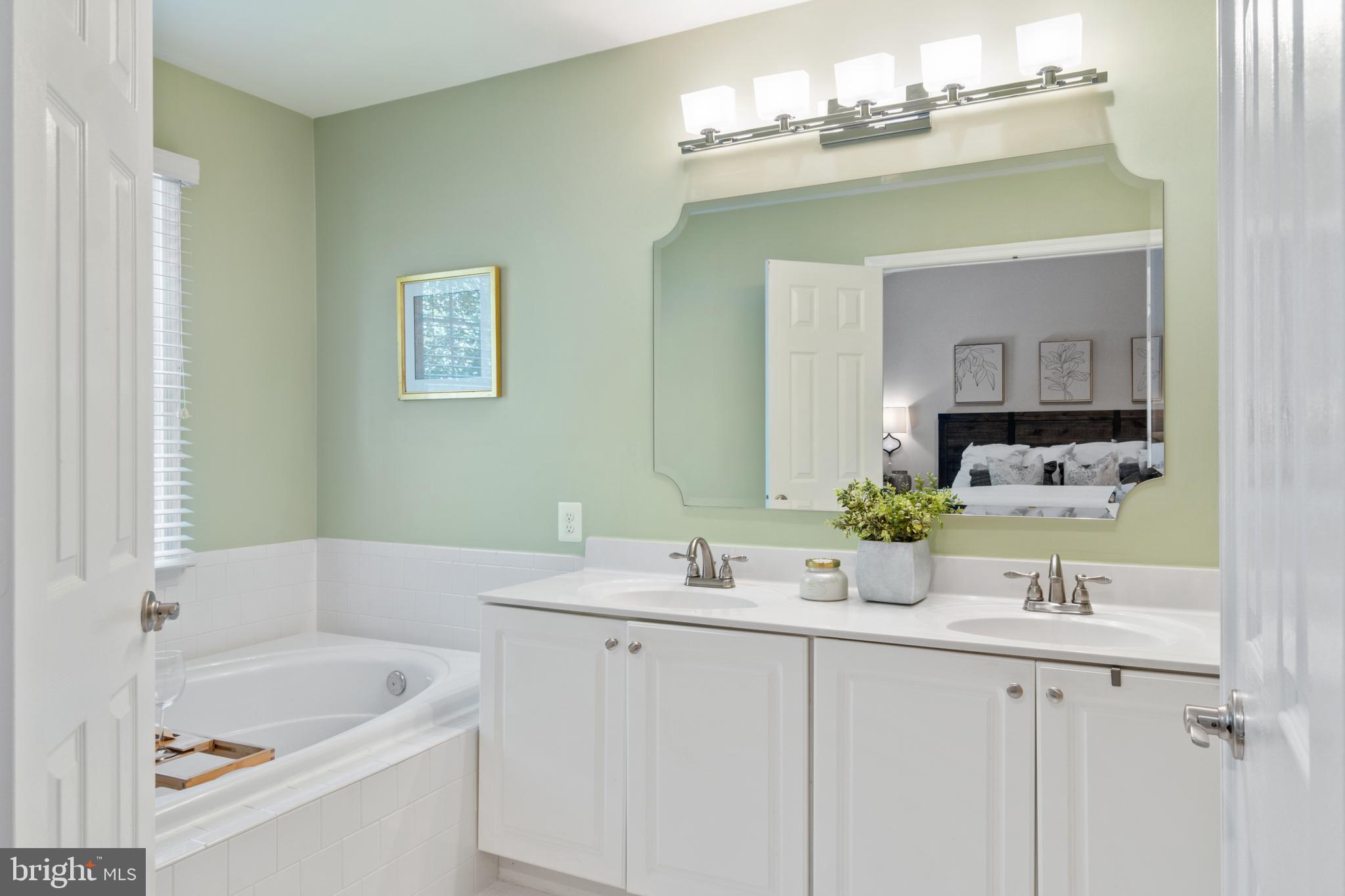 HUNTERS RUN - Residential