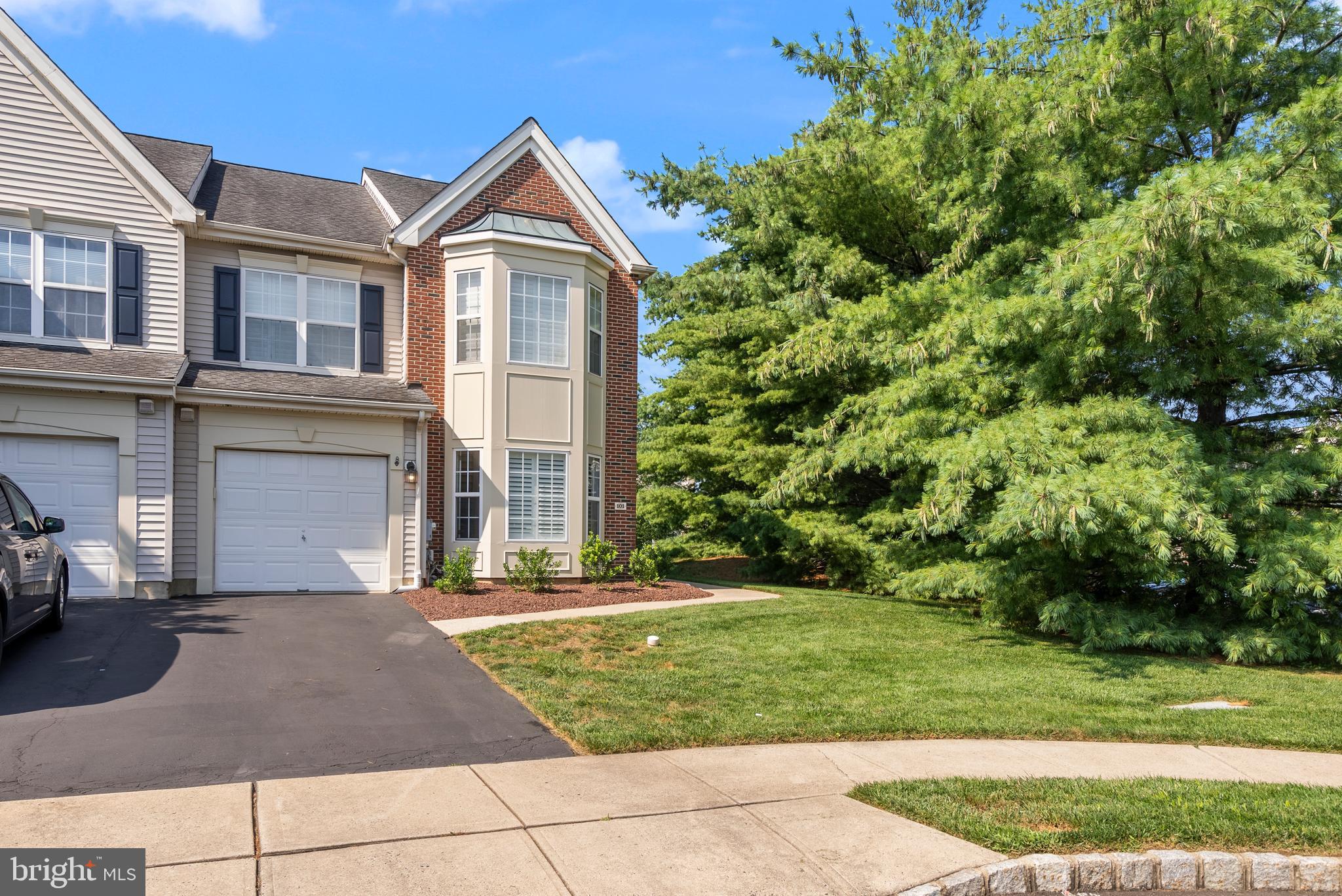101 OAKTREE COURT