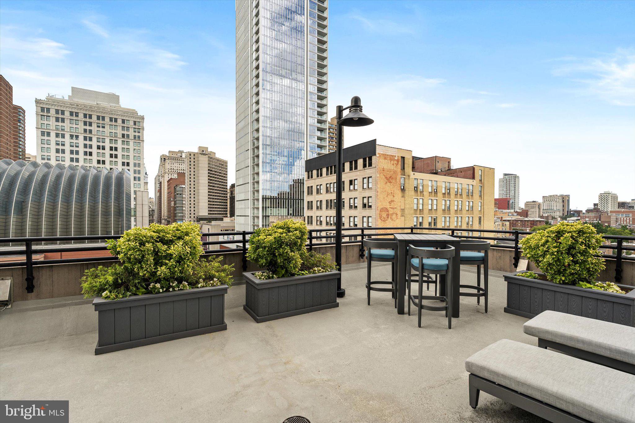 SYMPHONY HOUSE - Residential