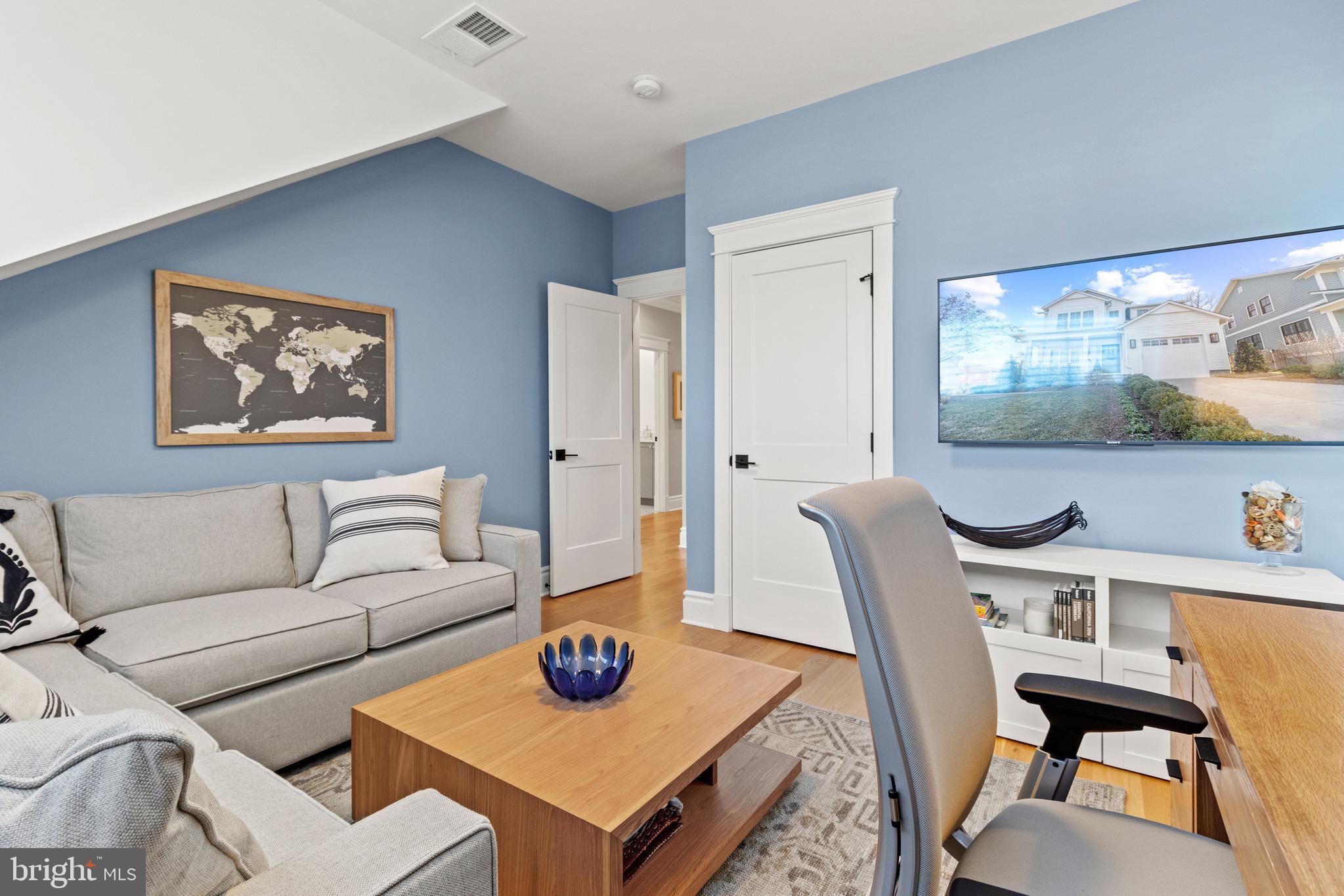 YORKTOWN - Residential