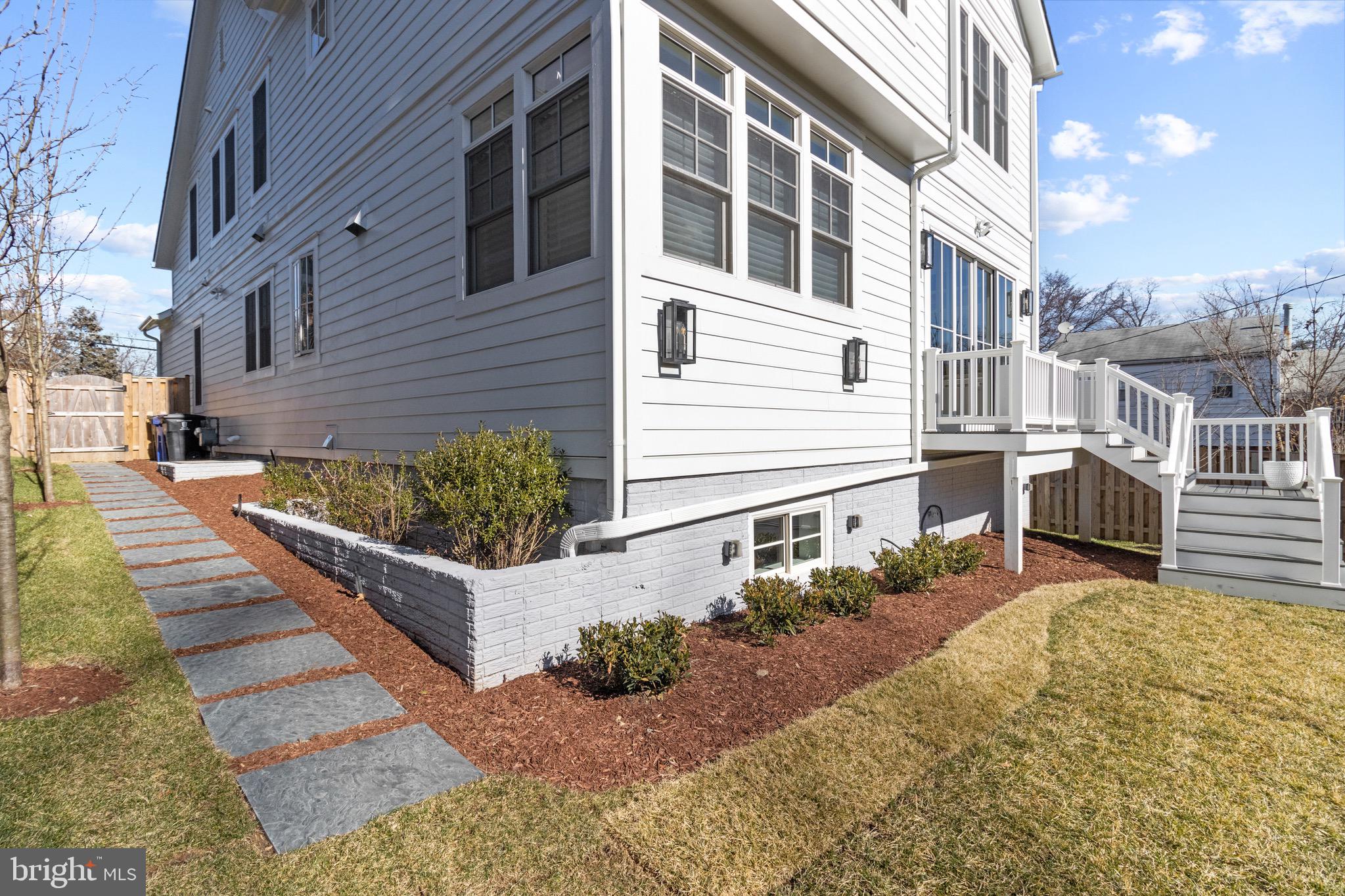 YORKTOWN - Residential