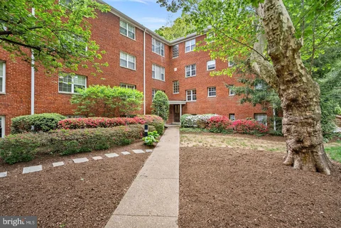 1423 N Nash Street Unit 3, Arlington, VA MLS: VAAR2079926