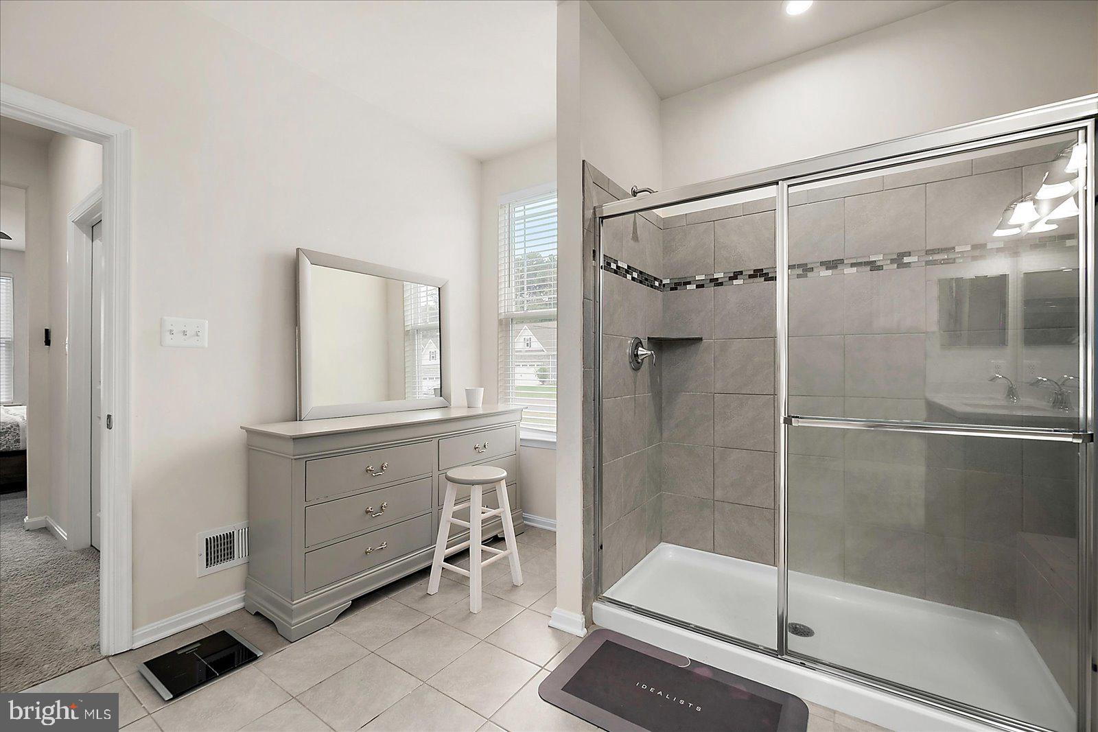 GLEN RIDDLE - Residential