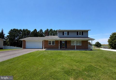 208 FAIRWAY DRIVE MECHANICSBURG PA 17055