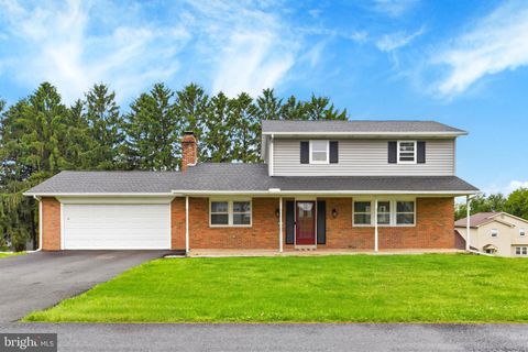 Homes For Sale - 208 Fairway Drive Dr<br/> Cumberland County, MECHANICSBURG, PA 17055