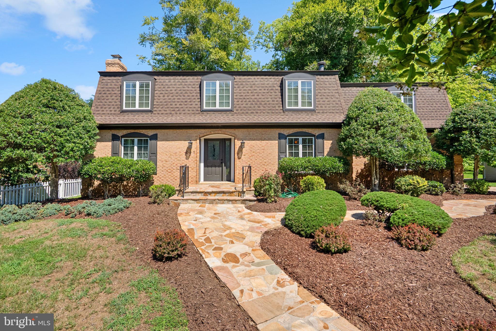 221 SURREY CIRCLE DRIVE S