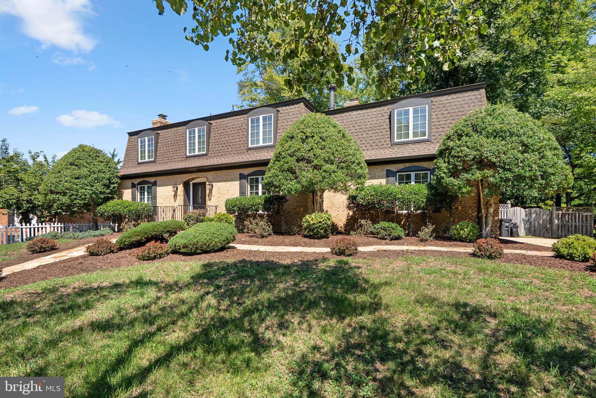 221 SURREY CIRCLE DRIVE S