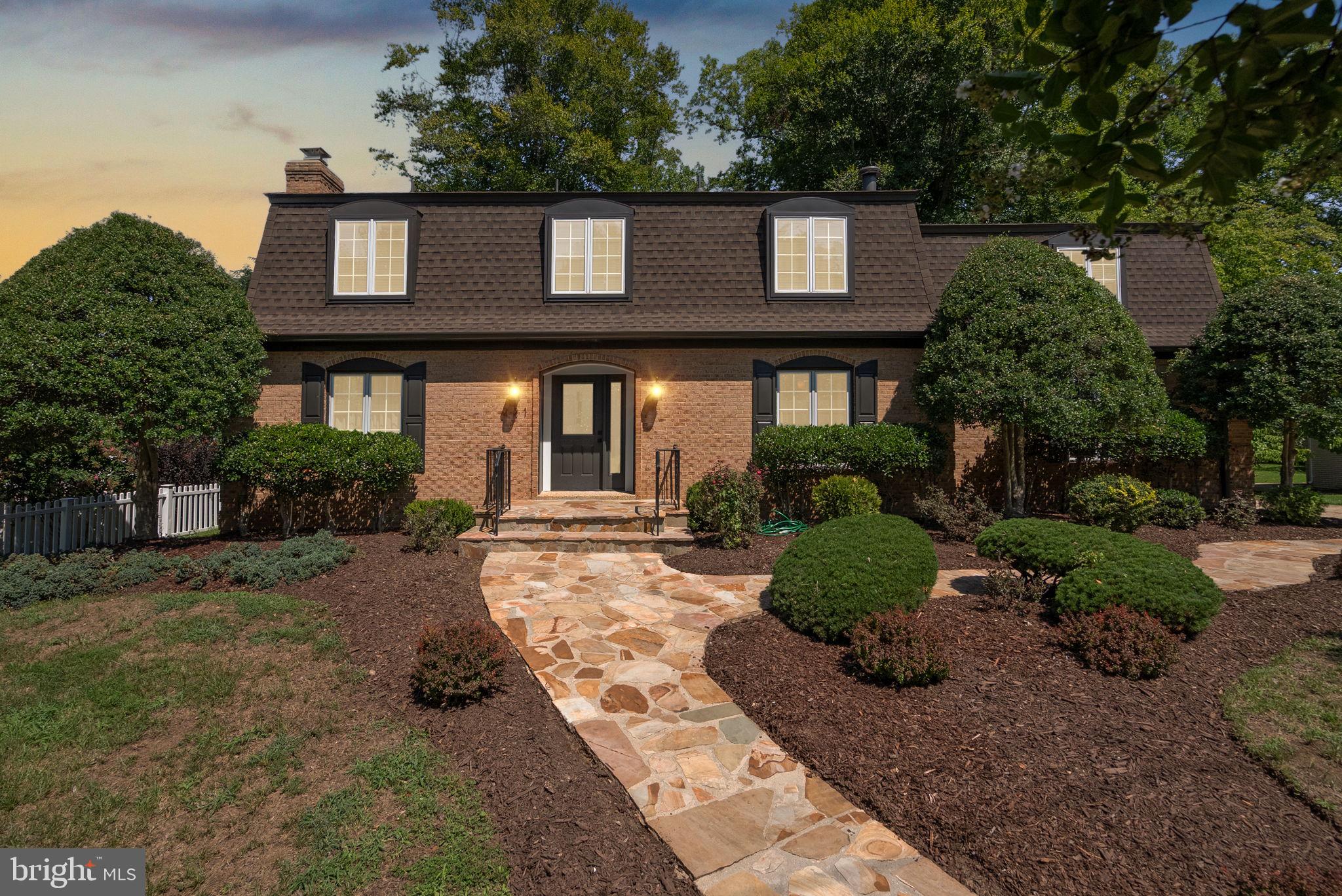 221 SURREY CIRCLE DRIVE S