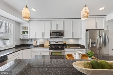 Tiny photo for 1004 Baylis Street, BALTIMORE, MD 21224 (MLS # MDBA2215550)