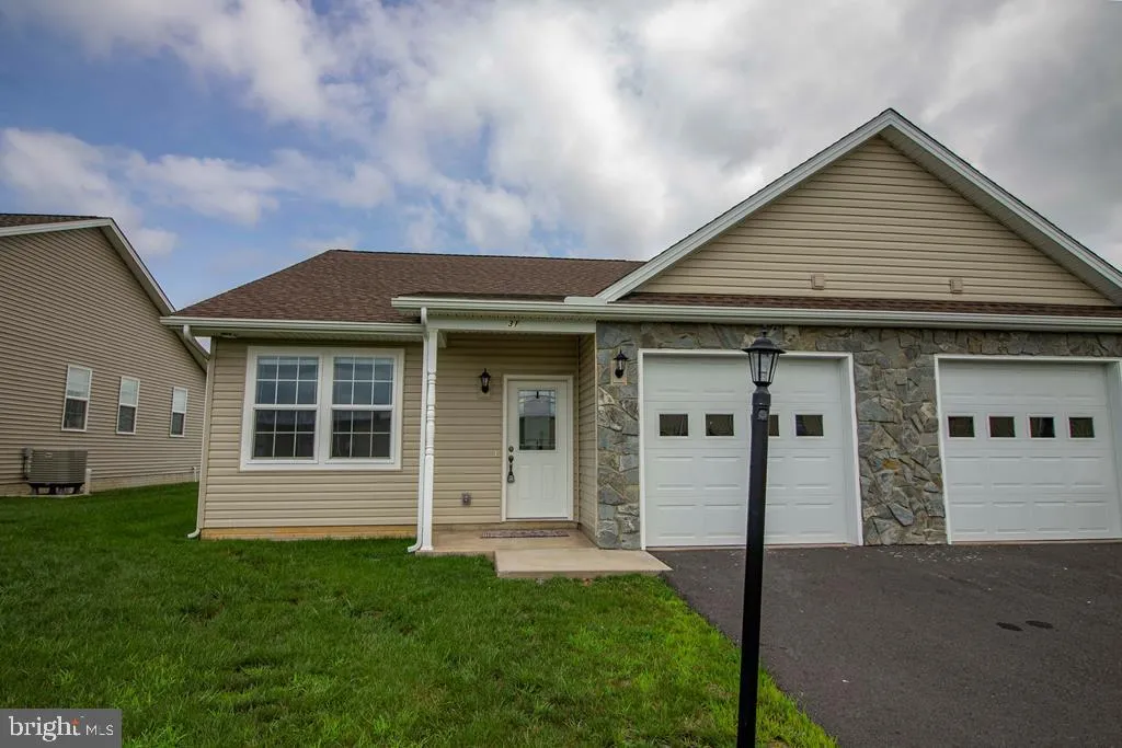 31 Pacific Avenue, Milroy, PA 17063